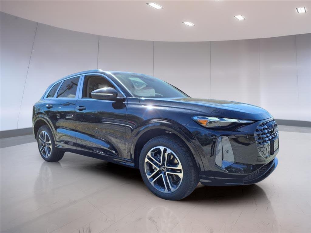 2025 Audi Q5 quattro Premium 40 TFSI