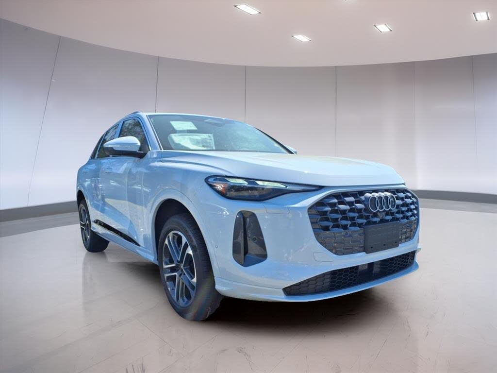 2025 Audi Q5 quattro Premium 40 TFSI