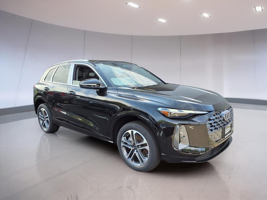 2025 Audi Q5 quattro Premium 40 TFSI