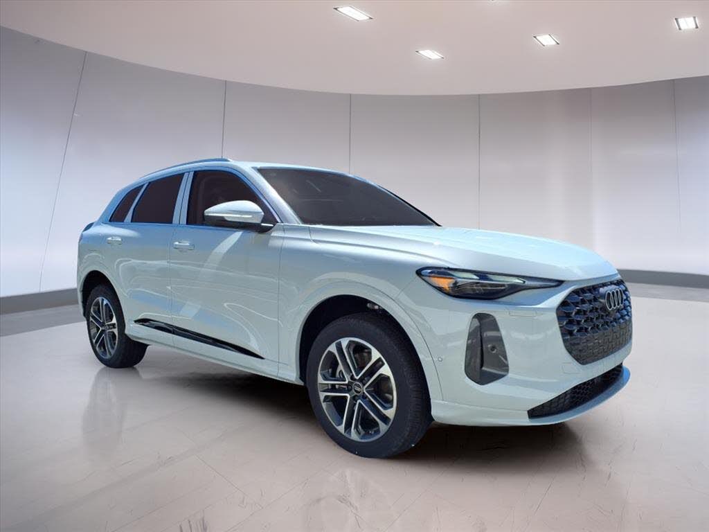 2025 Audi Q5 quattro Premium 40 TFSI