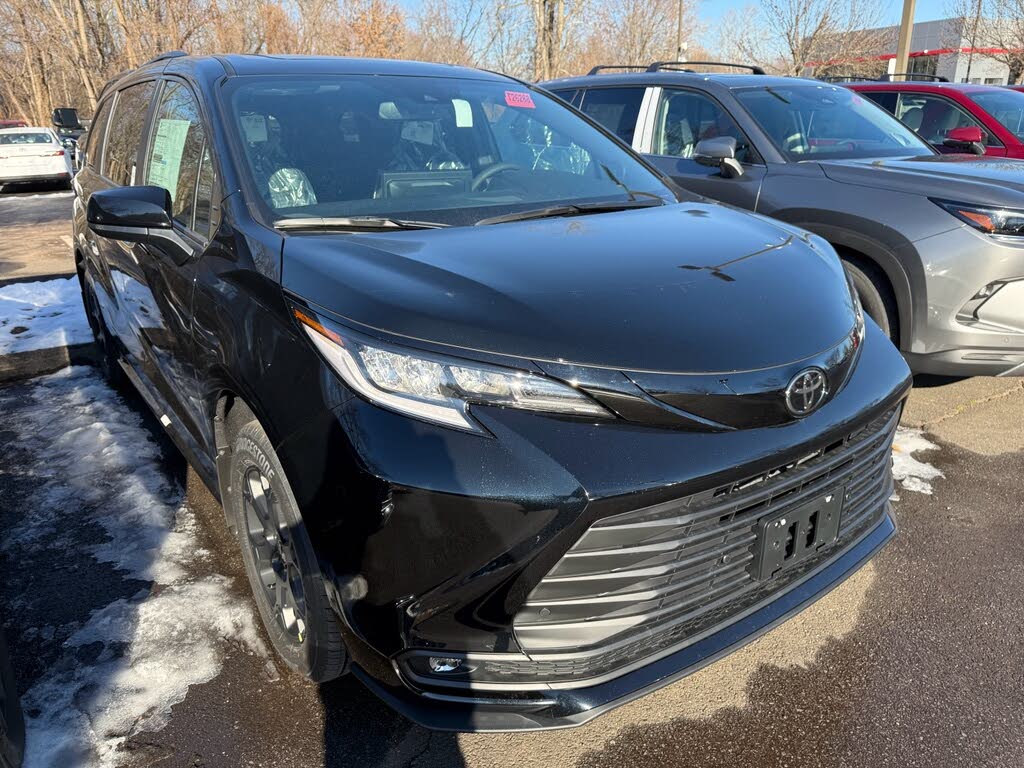 2026 Toyota Sienna Woodland Edition 7-Passenger AWD