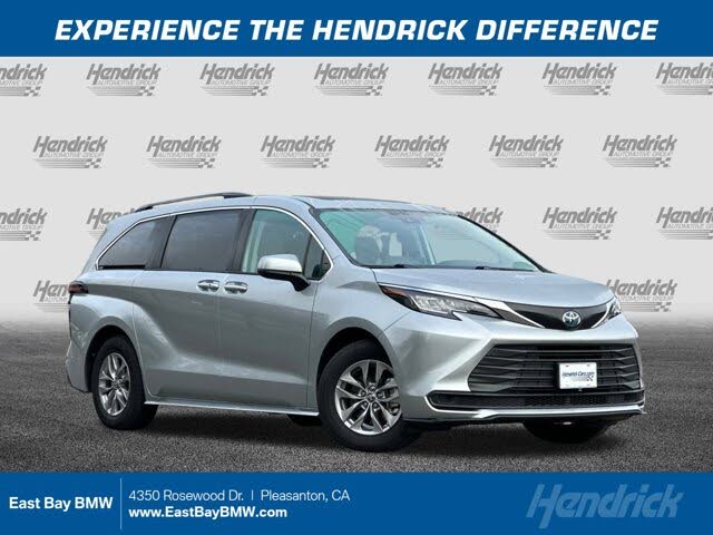 2022 Toyota Sienna LE 8-Passenger FWD