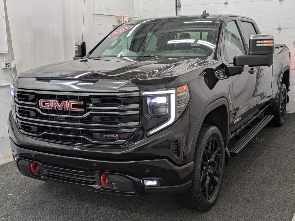 2023 GMC Sierra 1500 AT4 Crew Cab 4WD