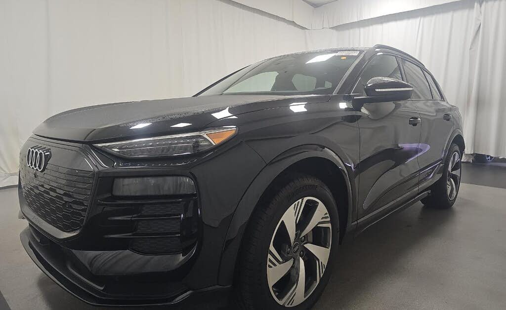 2025 Audi Q6 e-tron quattro Premium Plus