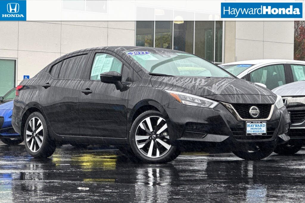 2022 Nissan Versa SR FWD