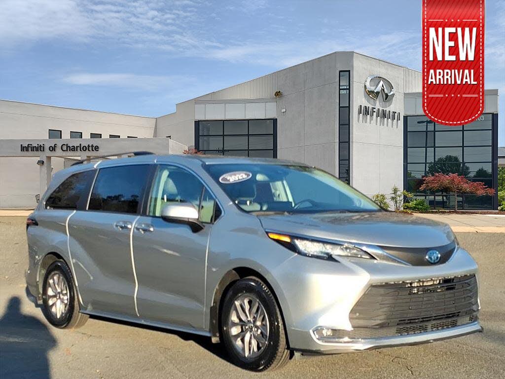 2022 Toyota Sienna XLE 7-Passenger FWD