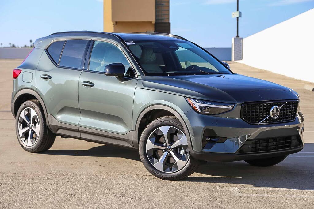 2026 Volvo XC40 B4 Plus FWD