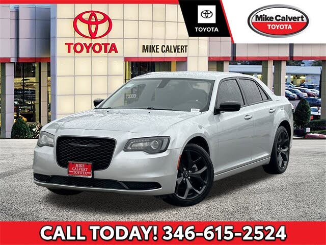 2023 Chrysler 300 Touring RWD