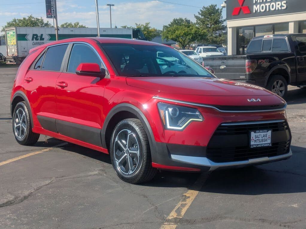 2024 Kia Niro LX FWD