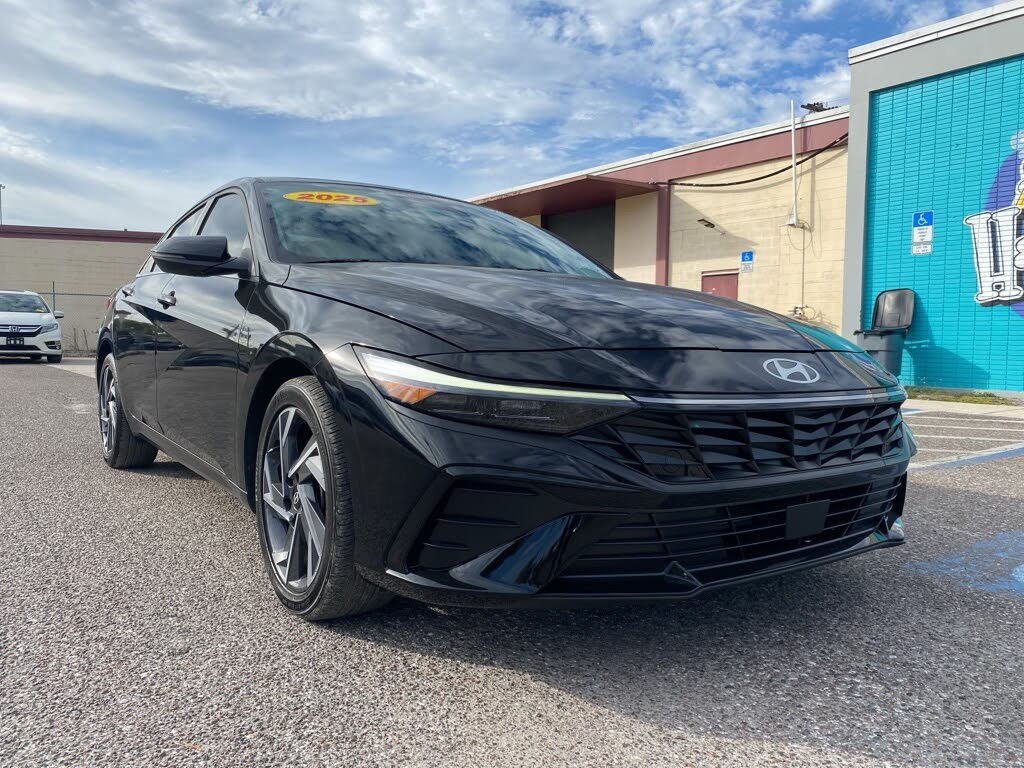 2025 Hyundai Elantra Limited FWD