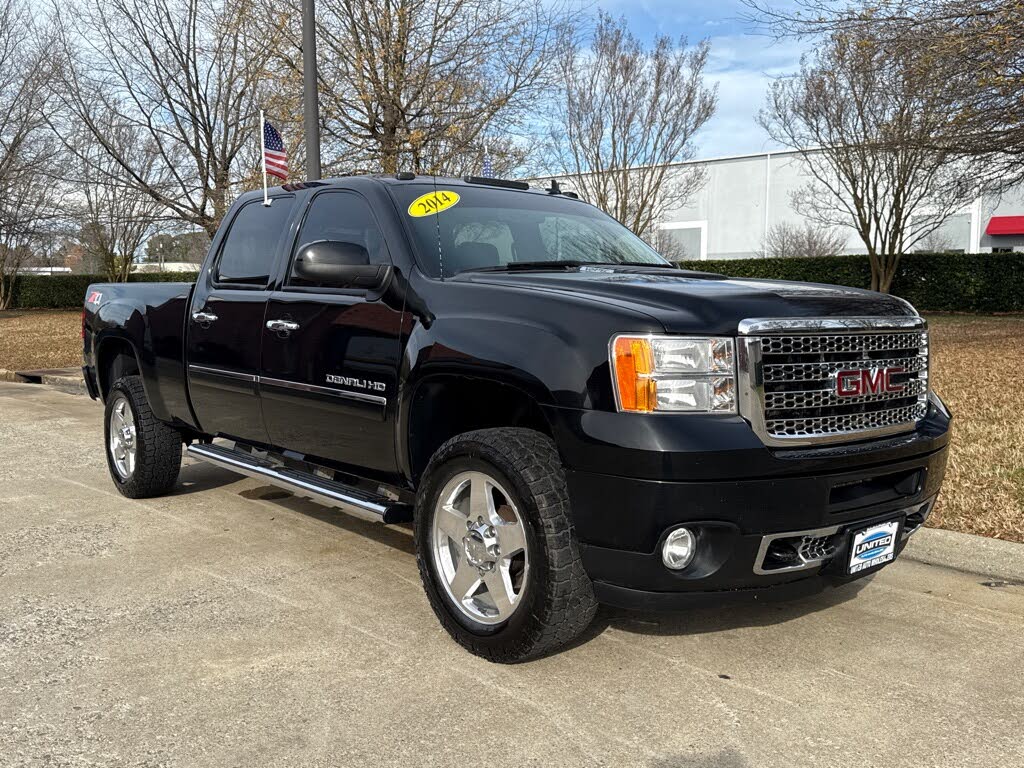 2014 GMC Sierra 2500HD Denali Crew Cab SB 4WD