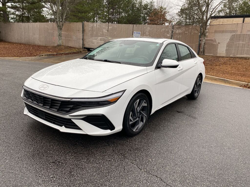 2024 Hyundai Elantra SEL FWD