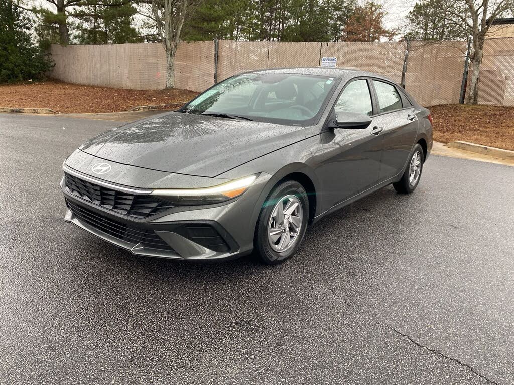 2025 Hyundai Elantra SE FWD