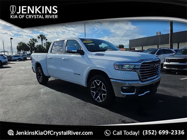 2025 RAM 1500 Laramie Crew Cab 4WD