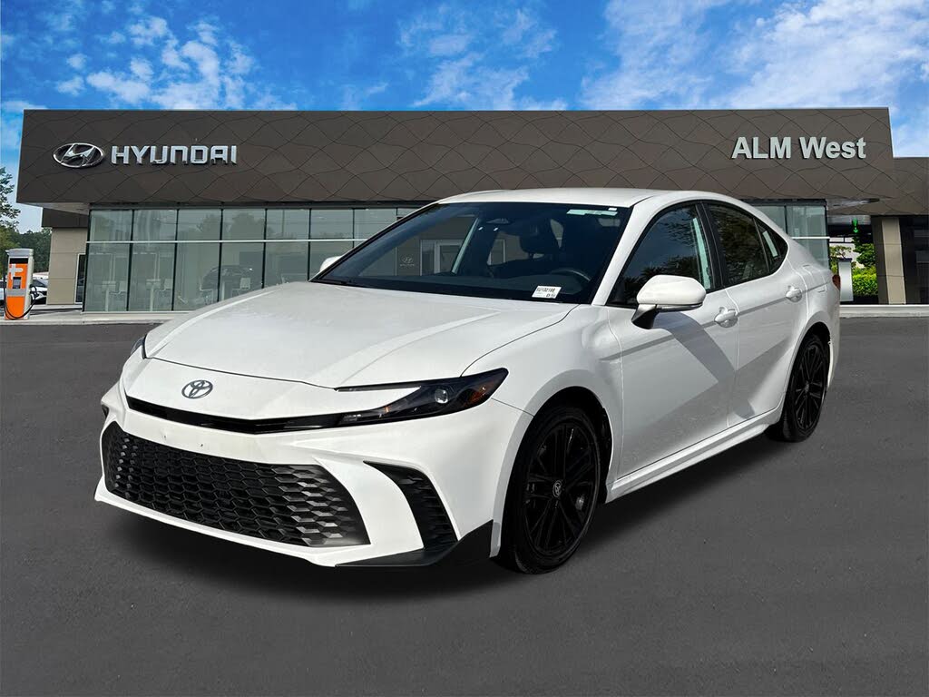 2025 Toyota Camry SE FWD