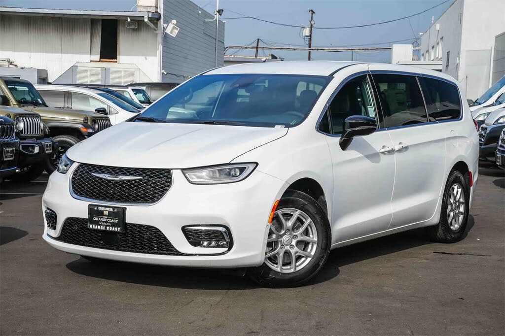2026 Chrysler Pacifica Select FWD