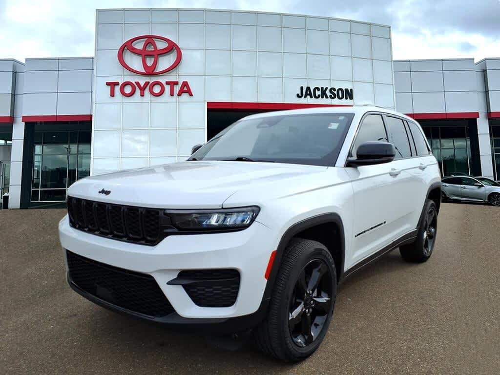 2023 Jeep Grand Cherokee Altitude 4WD