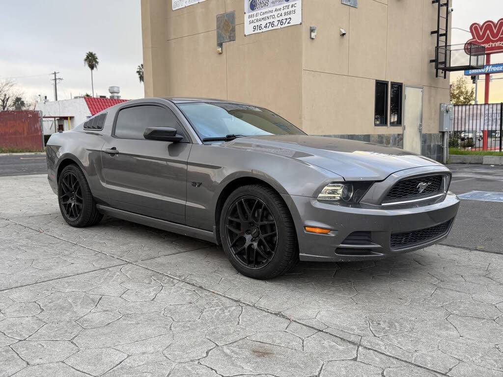 2013 Ford Mustang V6 Coupe RWD
