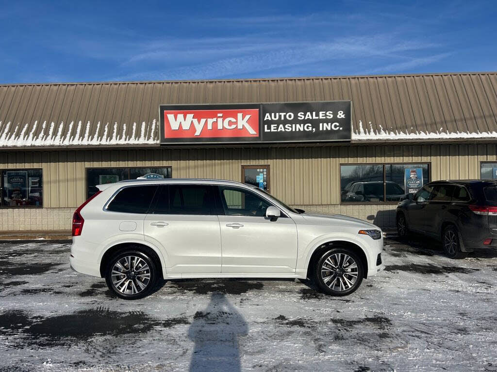 2022 Volvo XC90 T6 Momentum 7-Passenger AWD