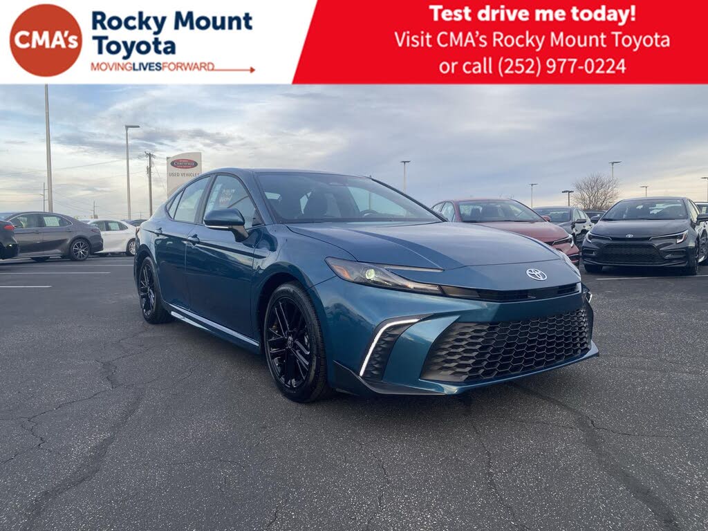 2025 Toyota Camry SE FWD
