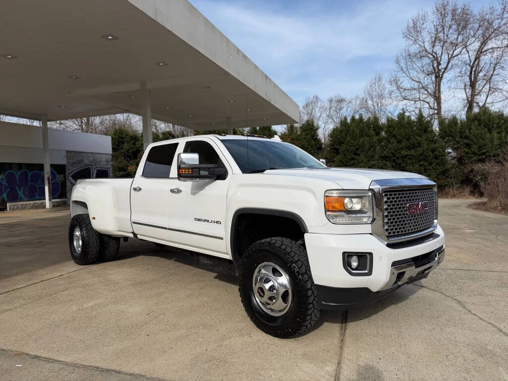 2016 GMC Sierra 3500HD Denali Crew Cab LB DRW 4WD