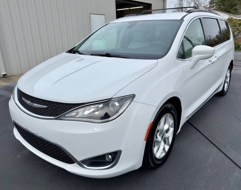 2017 Chrysler Pacifica Touring Plus FWD