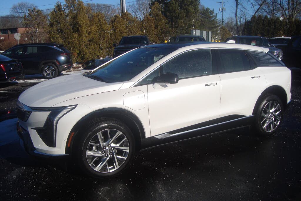 2025 Cadillac OPTIQ Luxury 2 AWD