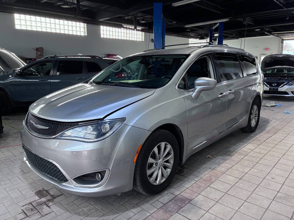 2017 Chrysler Pacifica Touring L FWD