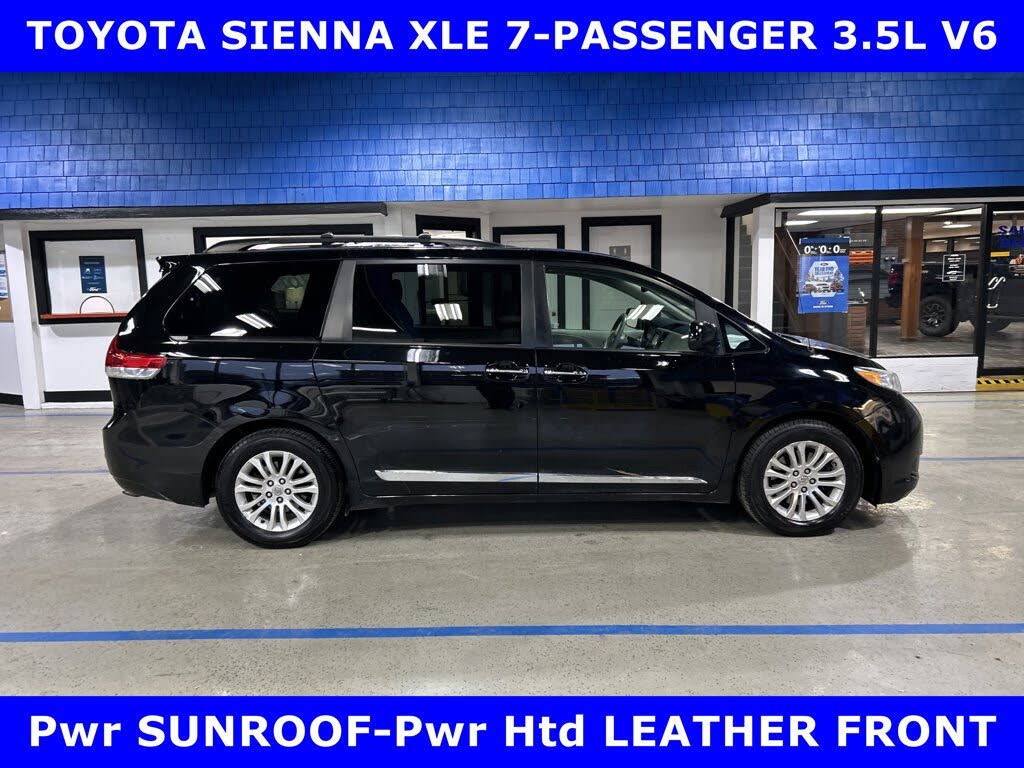 2014 Toyota Sienna XLE 7-Passenger Auto Access Seat