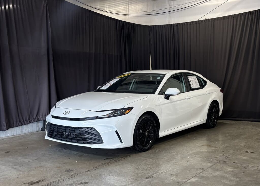 2025 Toyota Camry LE FWD