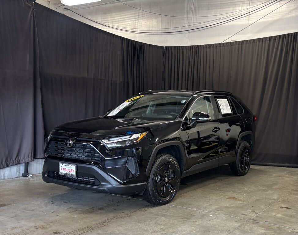 2025 Toyota RAV4 XLE FWD