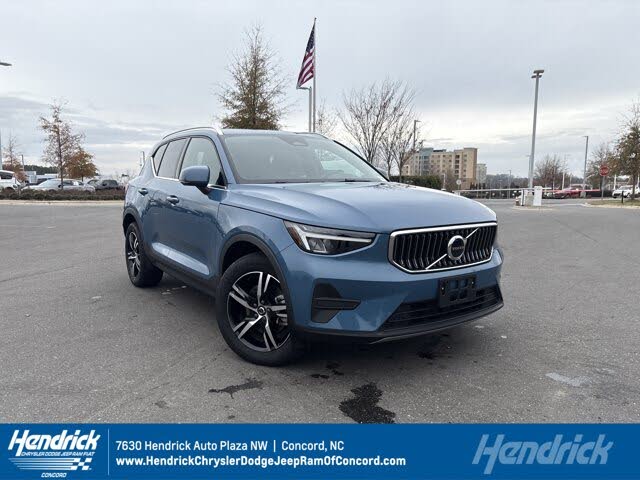 2025 Volvo XC40 B5 Core Bright Theme AWD