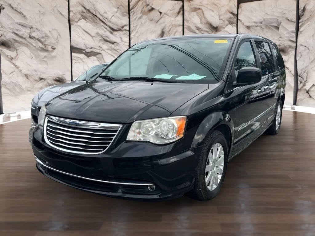2015 Chrysler Town & Country Touring FWD