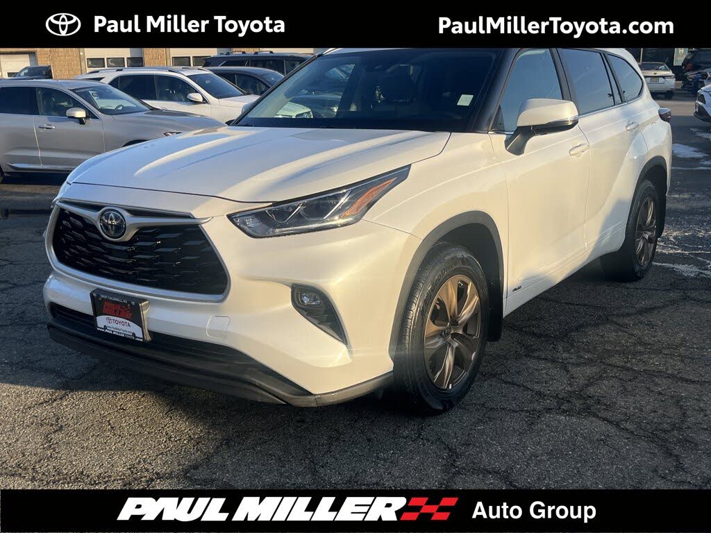 2023 Toyota Highlander Hybrid Bronze Edition AWD