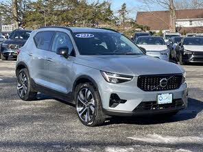 Volvo XC40 B5 Plus Dark Theme AWD