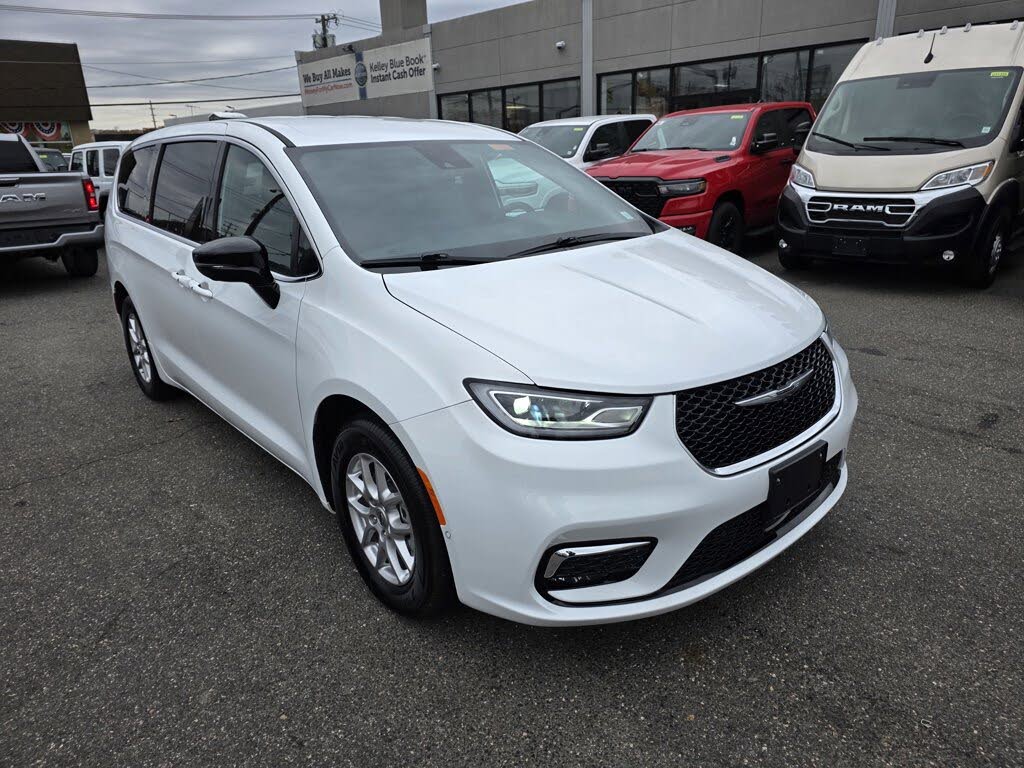 2025 Chrysler Pacifica Select FWD