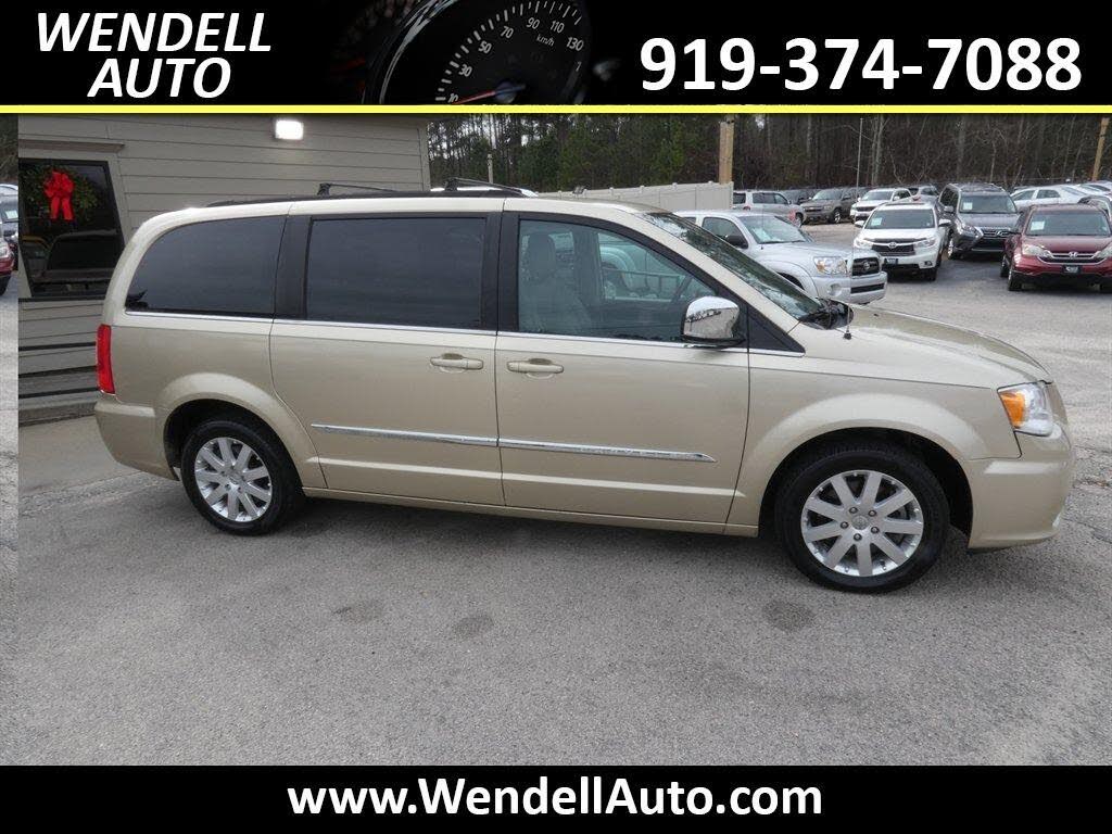 2012 Chrysler Town & Country Touring-L FWD