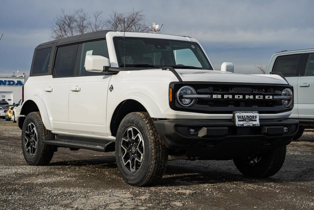 2025 Ford Bronco Outer Banks 4-Door 4WD