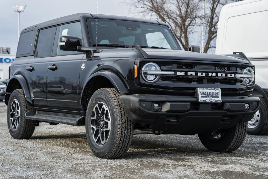2025 Ford Bronco Outer Banks 4-Door 4WD
