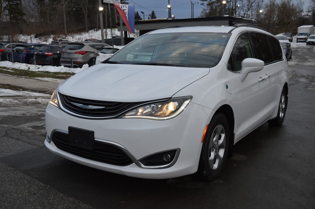 2017 Chrysler Pacifica Hybrid Touring Plus FWD