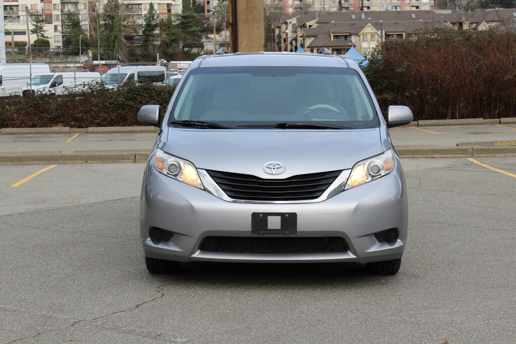 2011 Toyota Sienna 7-Passenger V6 FWD