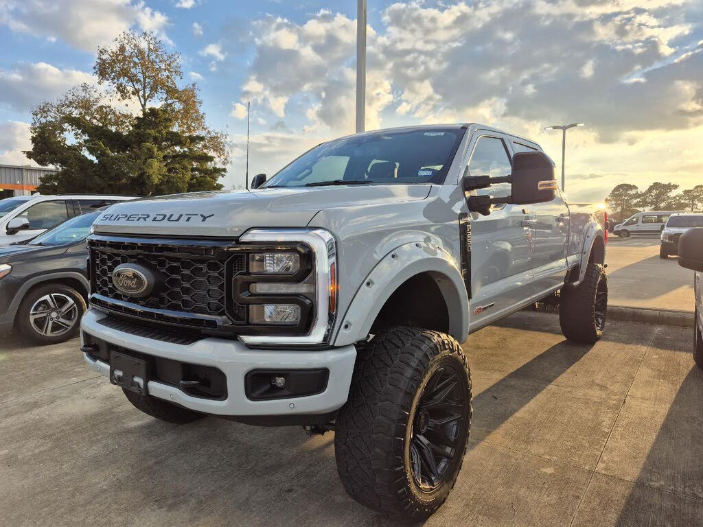 2025 Ford F-250 Super Duty Lariat Crew Cab 4WD