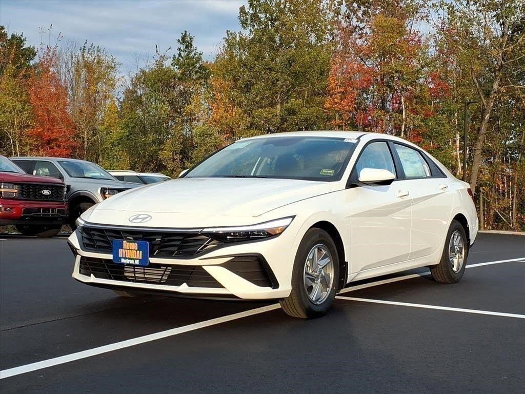 2025 Hyundai Elantra SE FWD