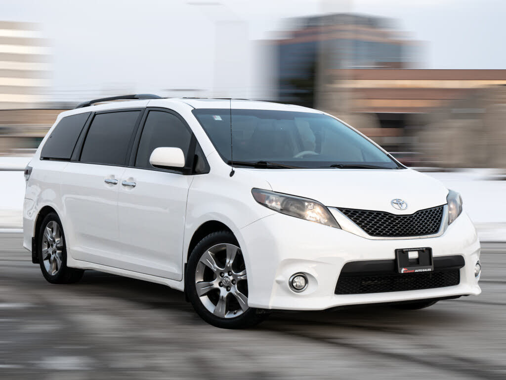 2013 Toyota Sienna SE 8-Passenger