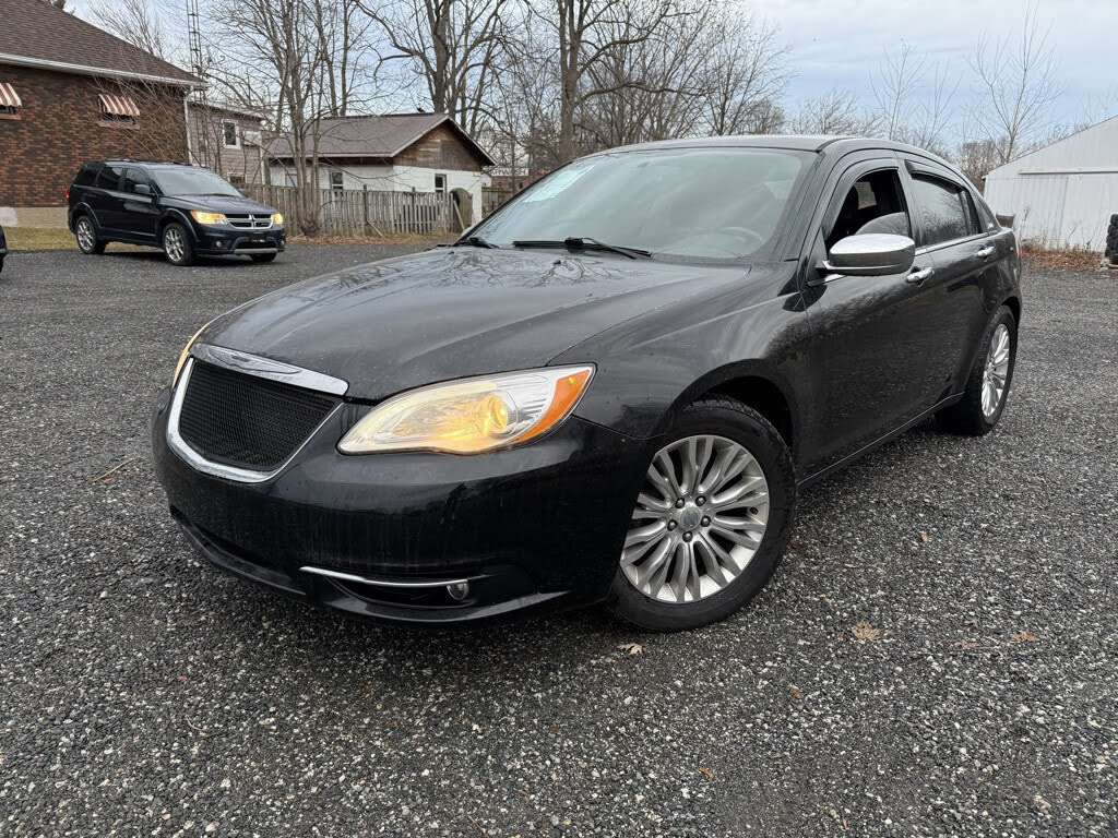 Chrysler 200 Limited Sedan FWD 2014