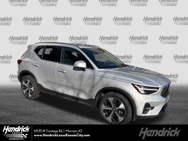 2025 Volvo XC40 B5 Plus Bright Theme AWD