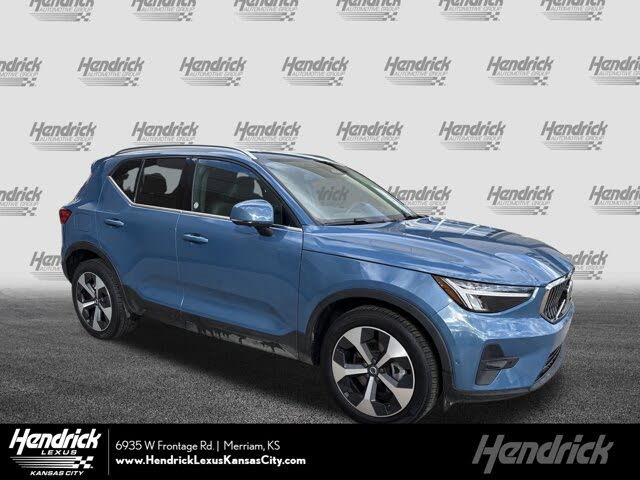 2025 Volvo XC40 B5 Plus Bright Theme AWD