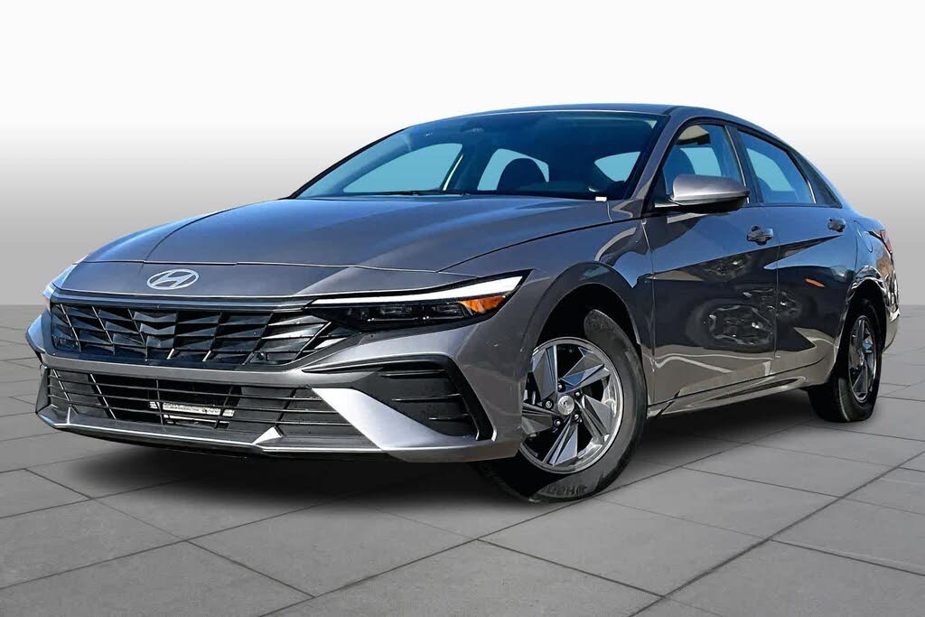2025 Hyundai Elantra SE FWD