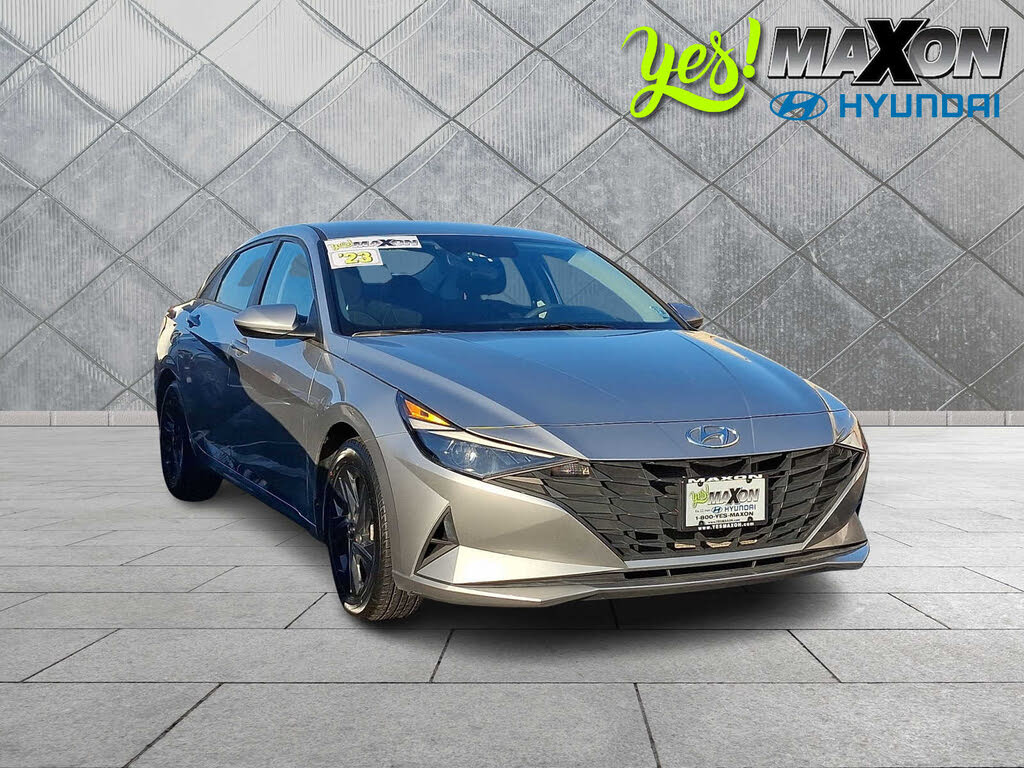 2023 Hyundai Elantra SEL FWD