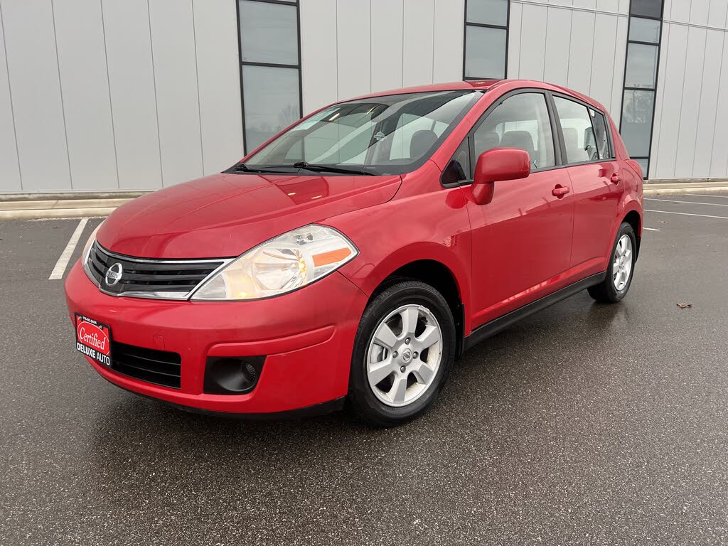 2011 Nissan Versa 1.8 SL Hatchback